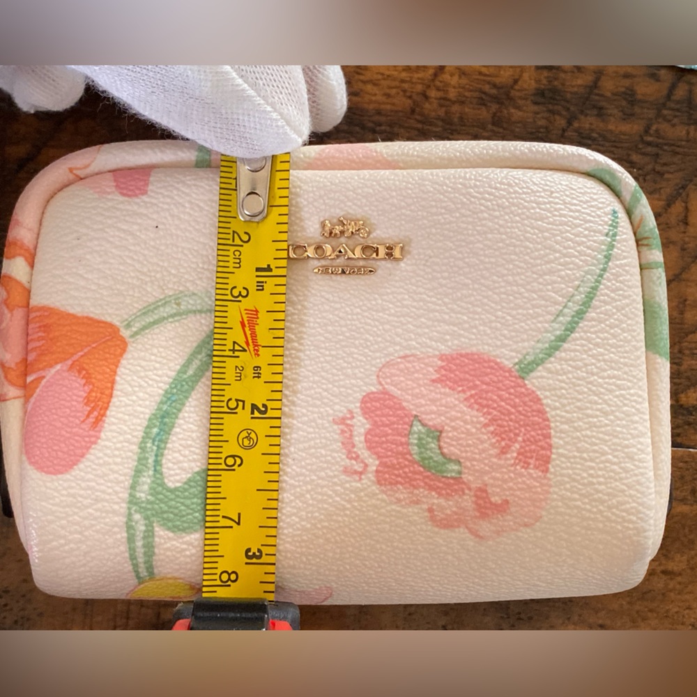 COACH White Floral Print Mini Cosmetic Case💛 - Picture 10 of 11